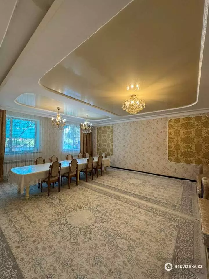 6-комнатный дом, 10 соток, 300 м²