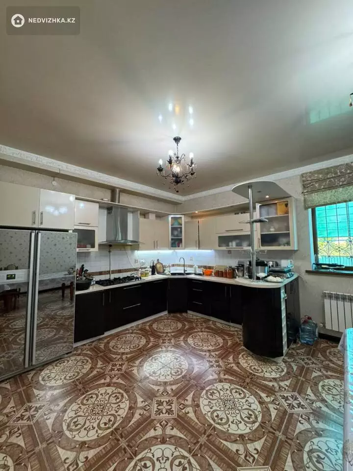 6-комнатный дом, 10 соток, 300 м², фотография 3