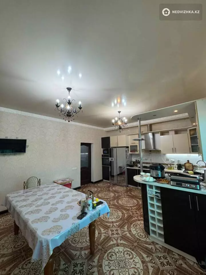 6-комнатный дом, 10 соток, 300 м², фотография 4