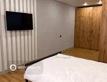 2-комнатная квартира, этаж 9 из 9, 60 м², На длительный срок