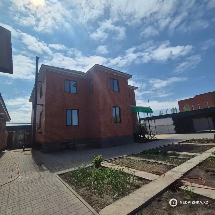 6-комнатный дом, 25 соток, 375 м², фотография 2