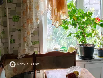 3-комнатная квартира, этаж 2 из 5, 60 м²