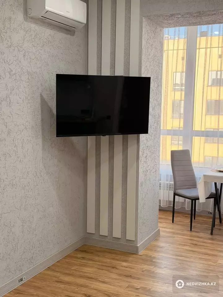 1-комнатная квартира, этаж 9 из 9, 40 м², Посуточно, фотография 3