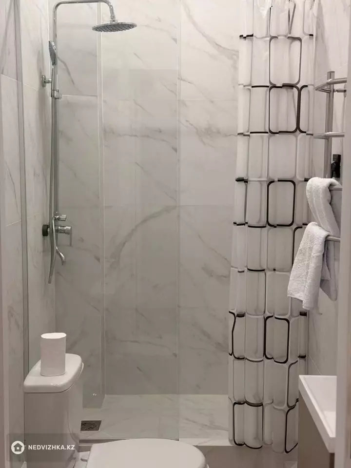1-комнатная квартира, этаж 9 из 9, 40 м², Посуточно, фотография 4
