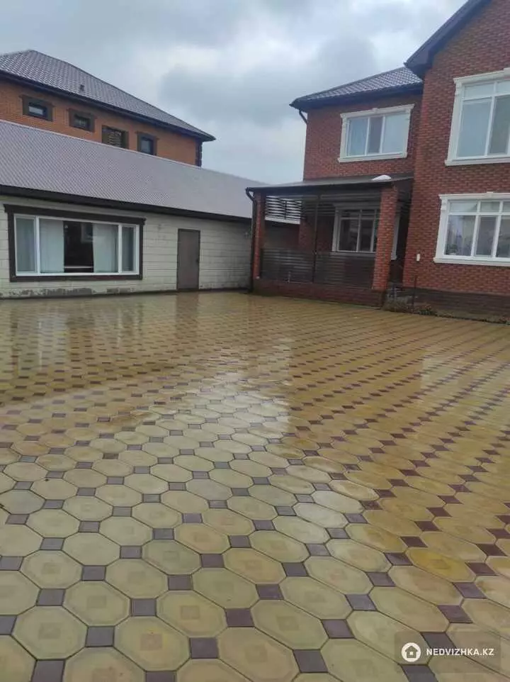 6-комнатный дом, 8 соток, 300 м², фотография 2