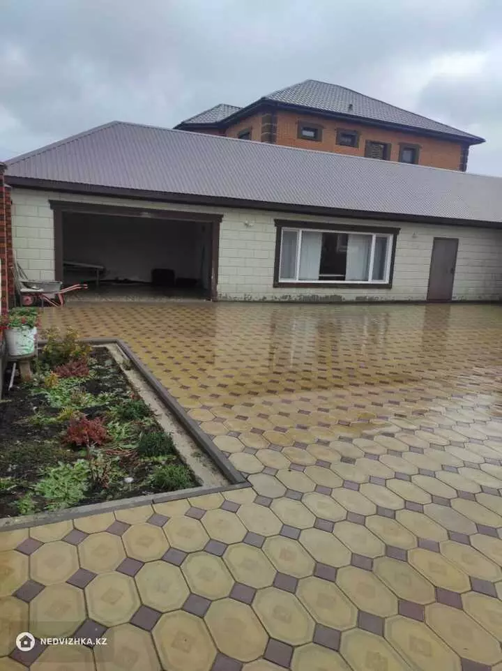 6-комнатный дом, 8 соток, 300 м², фотография 3