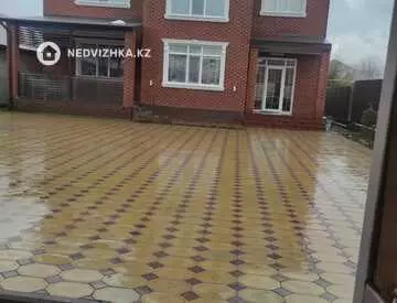 6-бөлмелі үй, 8 соттық, 300 м², 1-нобай