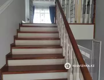 6-бөлмелі үй, 8 соттық, 300 м², 10-нобай