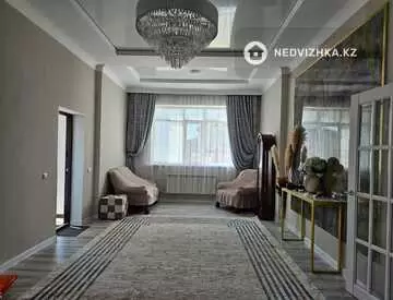 6-бөлмелі үй, 8 соттық, 300 м², 8-нобай