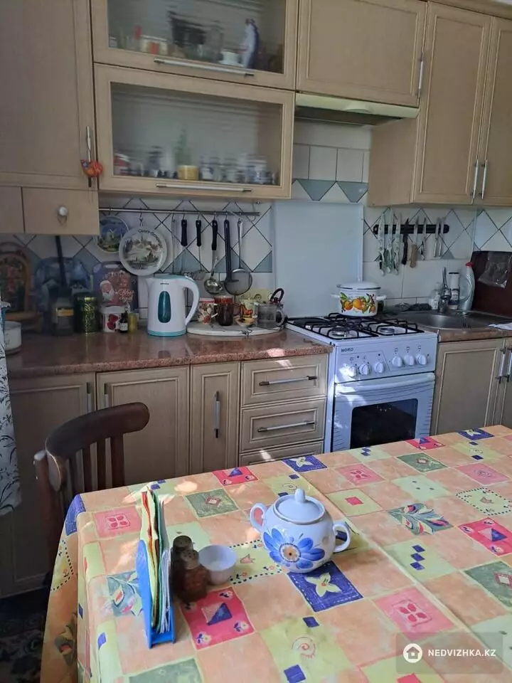 3-комнатная квартира, этаж 3 из 3, 75 м², фотография 2