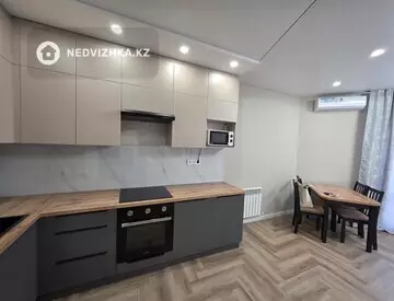 1-комнатная квартира, этаж 8 из 13, 42 м², На длительный срок