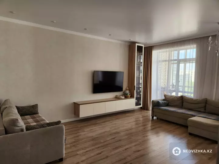 3-комнатная квартира, этаж 7 из 10, 91 м², фотография 4