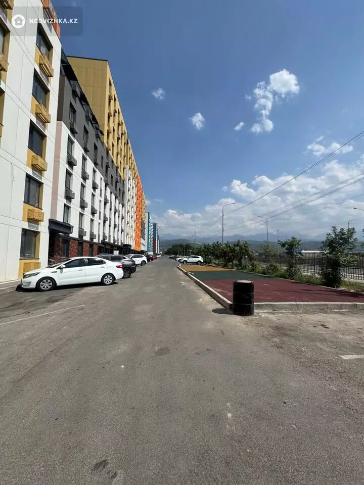 2-комнатная квартира, этаж 1 из 10, 72 м², фотография 3