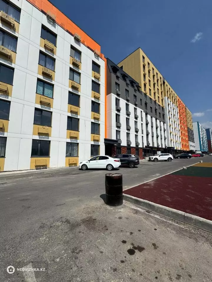 2-комнатная квартира, этаж 1 из 10, 72 м², фотография 4
