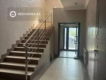 2-комнатная квартира, этаж 1 из 10, 72 м²