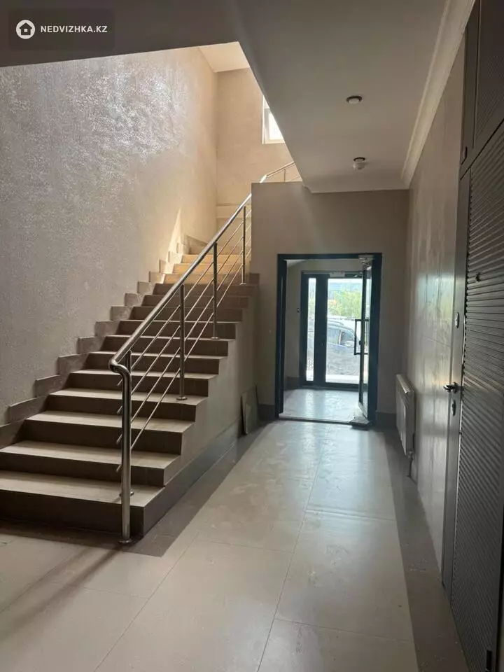 2-комнатная квартира, этаж 1 из 10, 72 м², фотография 5