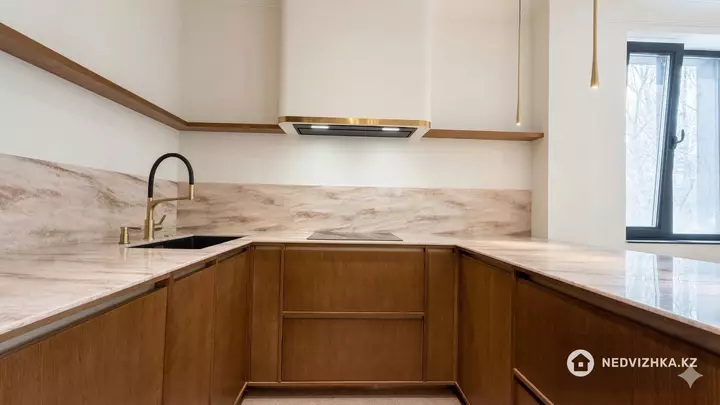 3-комнатная квартира, этаж 2 из 3, 116 м², фотография 3