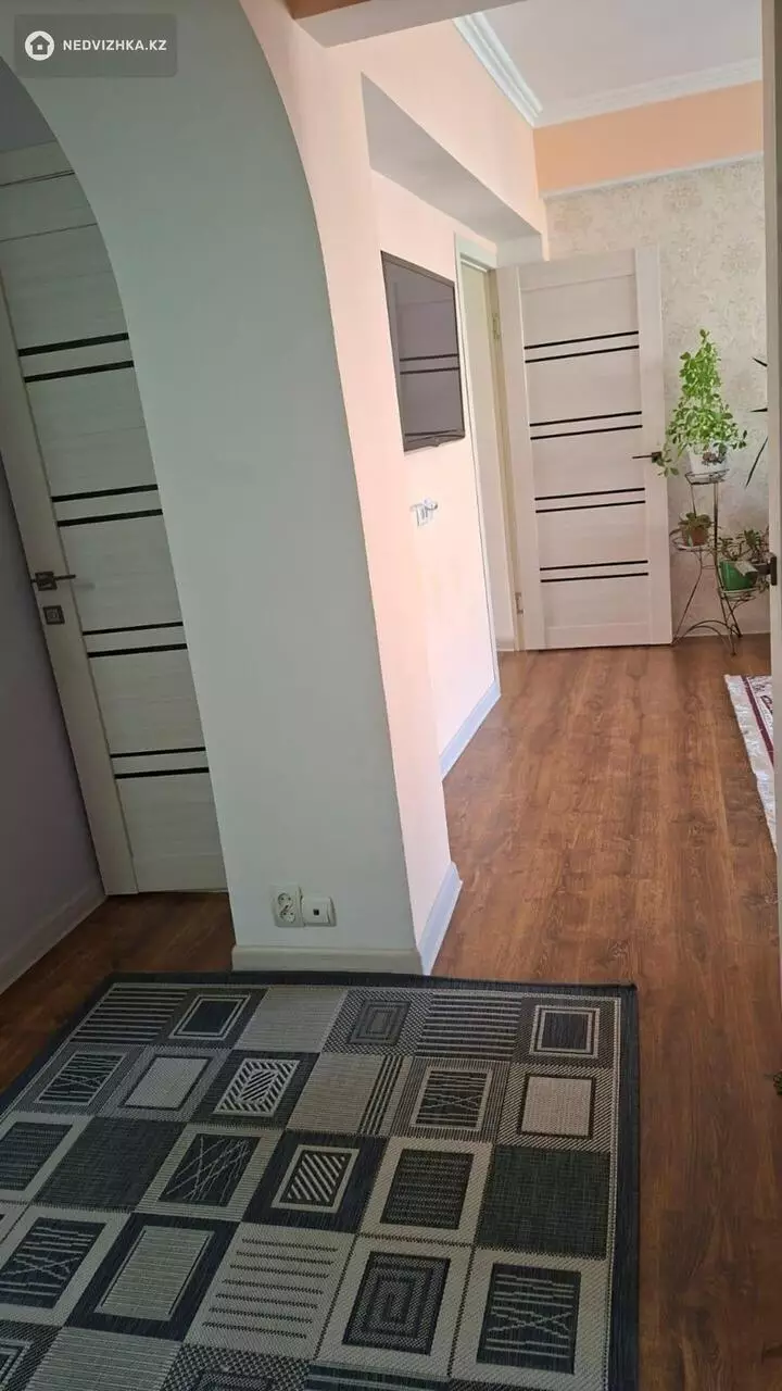 3-комнатная квартира, этаж 2 из 4, 61 м², фотография 2