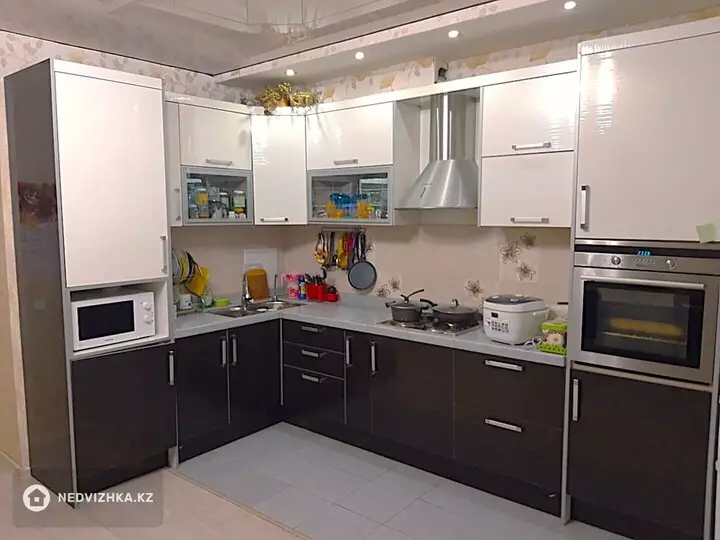 3-комнатная квартира, этаж 14 из 16, 130 м², фотография 5