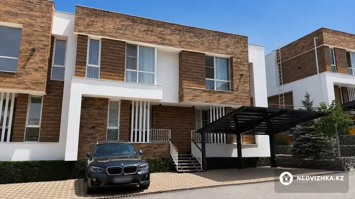 4-комнатный таунхаус, 1 соток, 215 м²