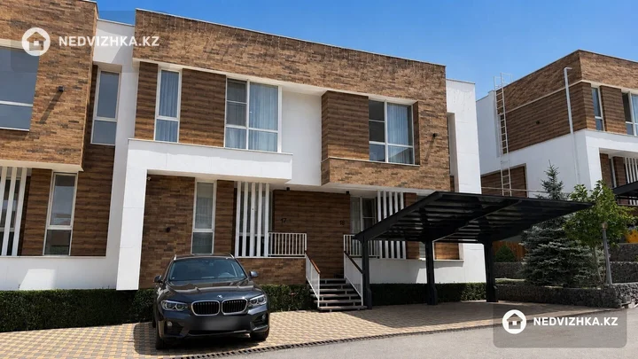 4-комнатный таунхаус, 1 соток, 215 м²