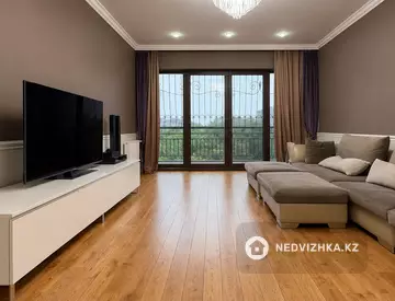 5-комнатная квартира, этаж 3 из 9, 165 м², миниатюра 1