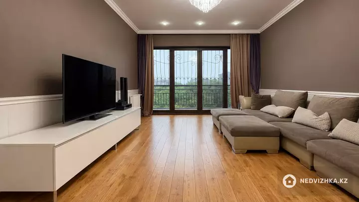5-комнатная квартира, этаж 3 из 9, 165 м²
