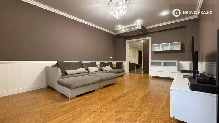 5-комнатная квартира, этаж 3 из 9, 165 м², фотография 2