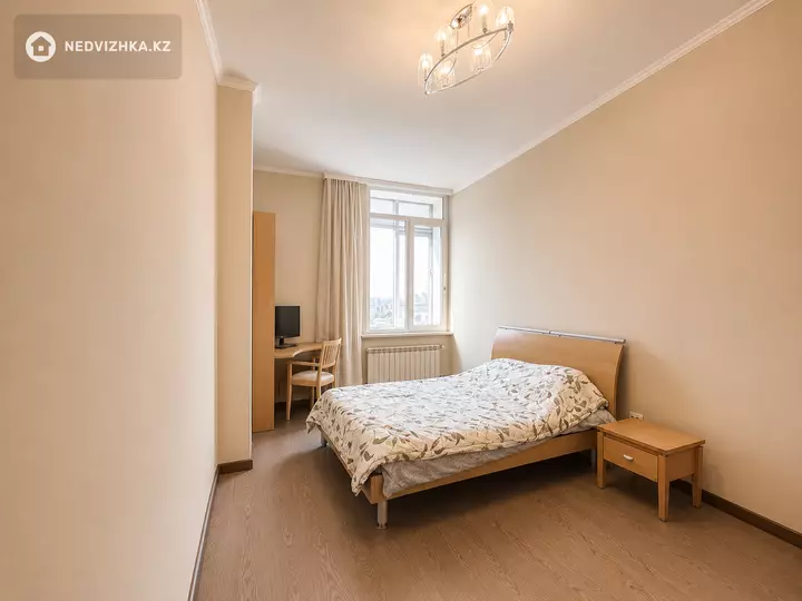 4-комнатная квартира, этаж 10 из 10, 160 м², фотография 3