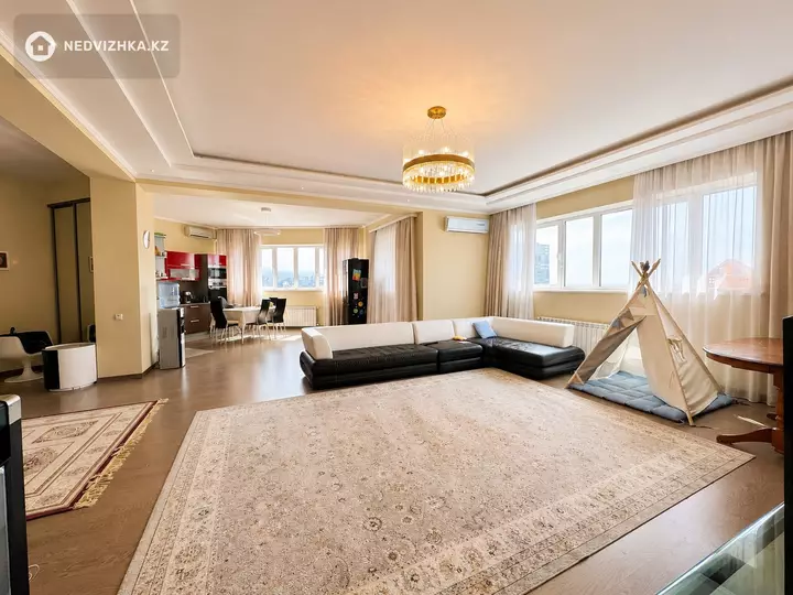 4-комнатная квартира, этаж 10 из 10, 160 м²