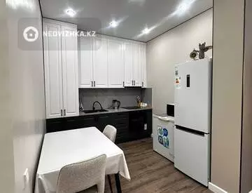 2-комнатная квартира, этаж 11 из 18, 55 м², миниатюра 4