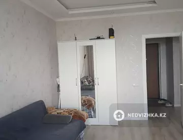 1-комнатная квартира, этаж 25 из 25, 43 м²