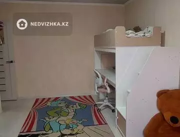 4-комнатная квартира, этаж 3 из 3, 81 м²
