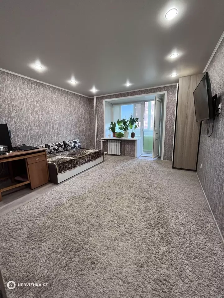 3-комнатная квартира, этаж 3 из 10, 64 м², фотография 2