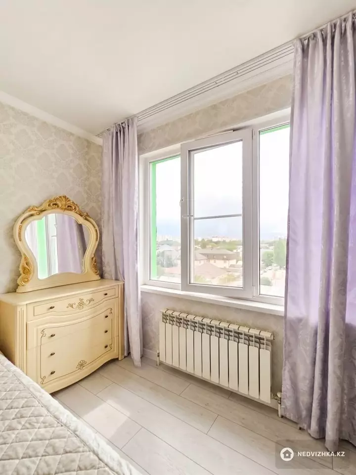 3-комнатная квартира, этаж 6 из 14, 82 м², фотография 2