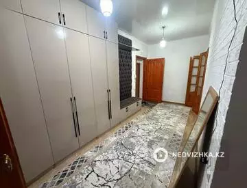 3-комнатная квартира, этаж 3 из 3, 90 м², На длительный срок