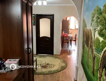 1-комнатная квартира, этаж 4 из 10, 52 м², миниатюра 2