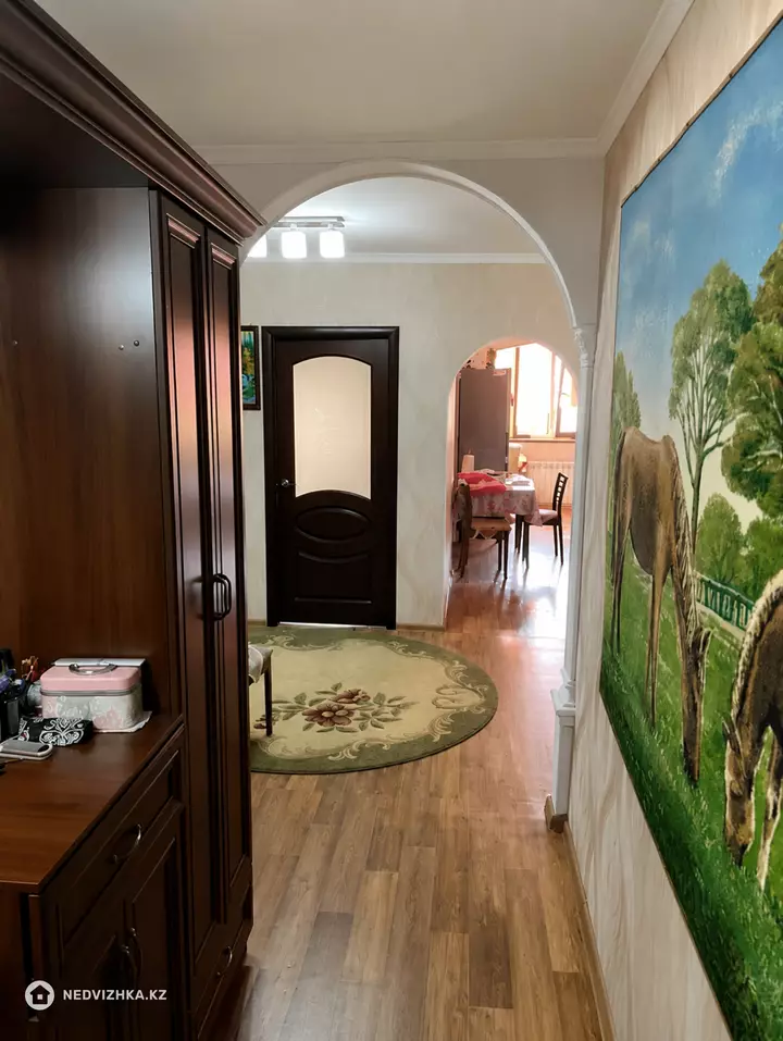 1-комнатная квартира, этаж 4 из 10, 52 м², фотография 2