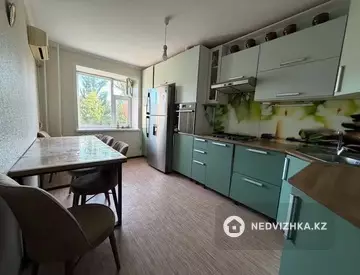 3-комнатная квартира, этаж 3 из 5, 81 м², миниатюра 3