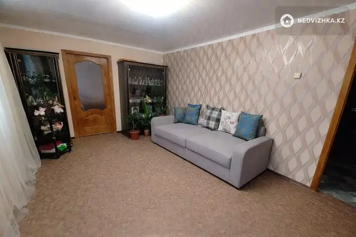 3-комнатная квартира, этаж 9 из 9, 53 м²