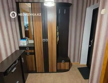 3-комнатная квартира, этаж 9 из 9, 53 м², миниатюра 2