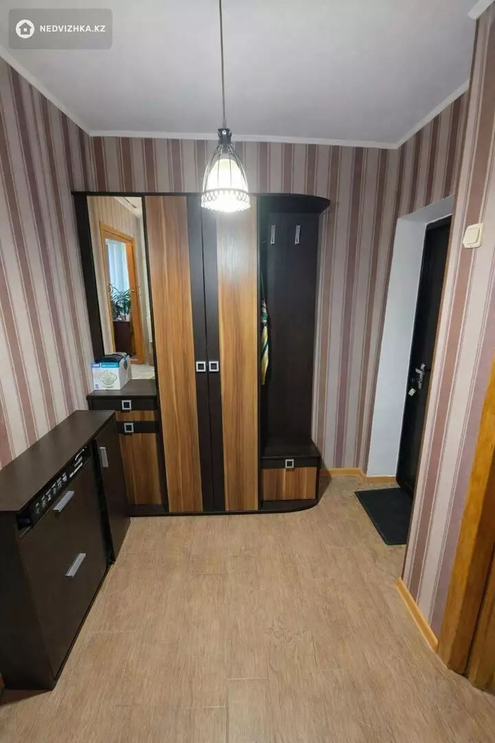 3-комнатная квартира, этаж 9 из 9, 53 м², фотография 2