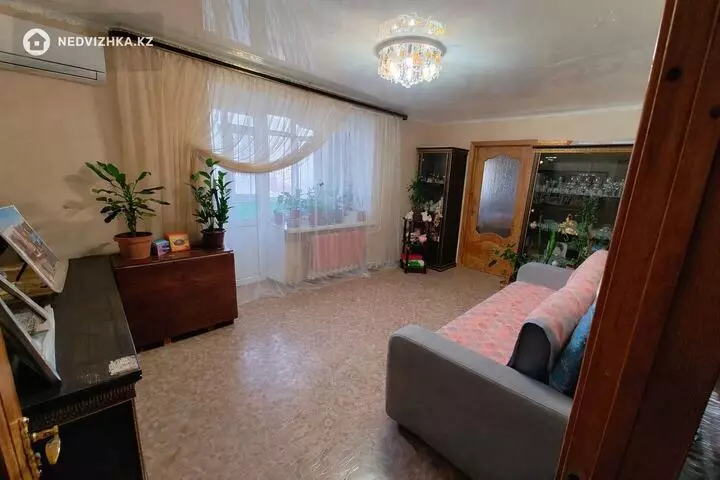 3-комнатная квартира, этаж 9 из 9, 53 м², фотография 4