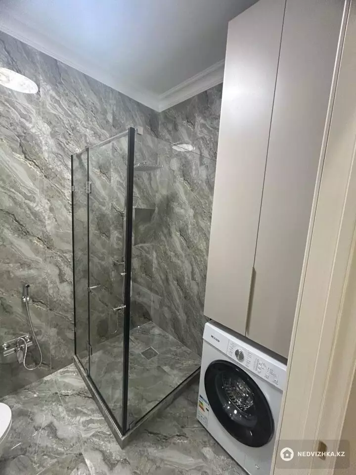 2-комнатная квартира, этаж 9 из 9, 43 м², фотография 2
