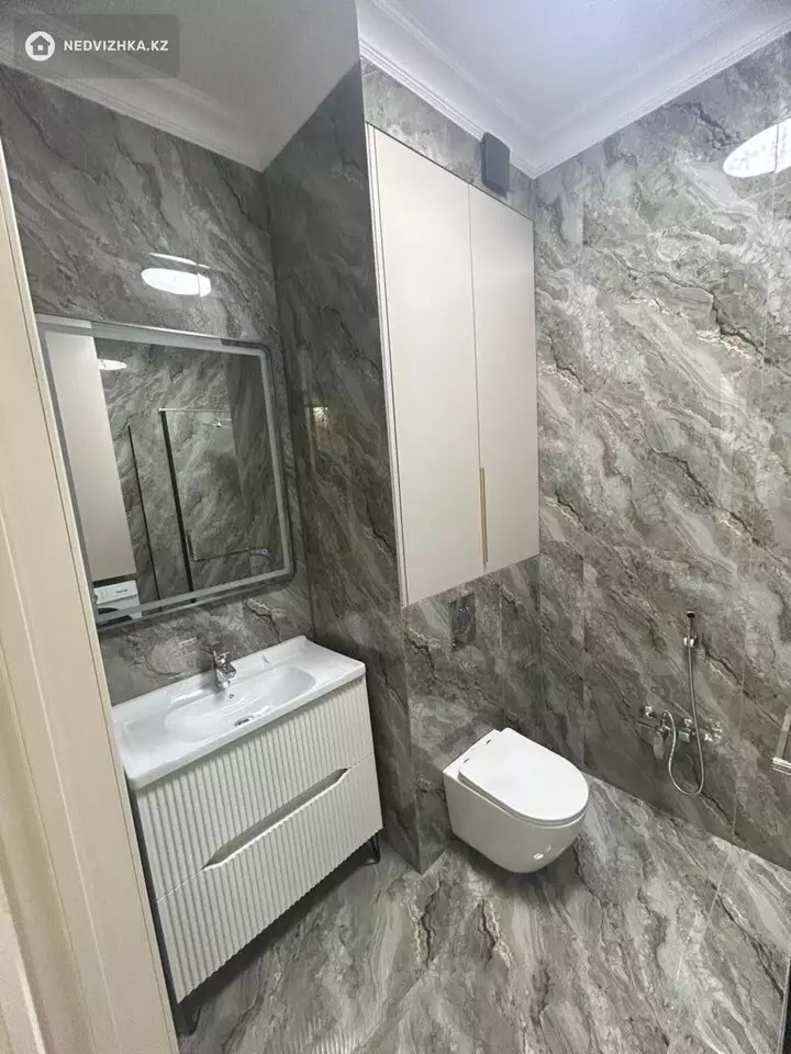 2-комнатная квартира, этаж 9 из 9, 43 м², фотография 3
