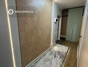 3-комнатная квартира, этаж 8 из 18, 52 м², миниатюра 3