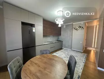 3-комнатная квартира, этаж 8 из 18, 52 м², миниатюра 2