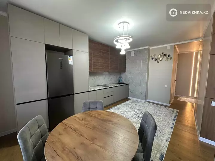 3-комнатная квартира, этаж 8 из 18, 52 м², фотография 2