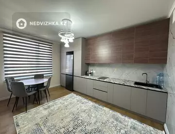 3-комнатная квартира, этаж 8 из 18, 52 м², миниатюра 1