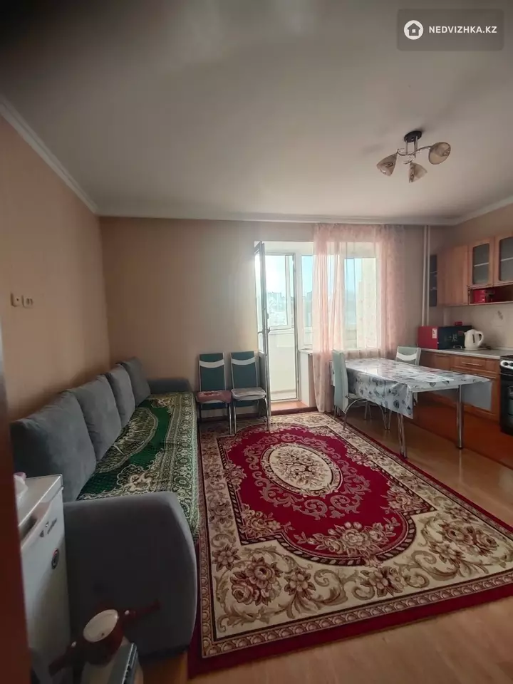 3-комнатная квартира, этаж 6 из 10, 65 м², На длительный срок, фотография 2